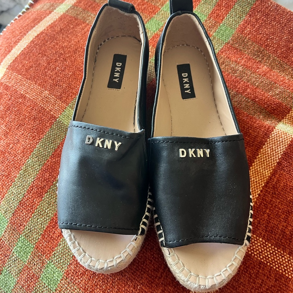 DKNY flats